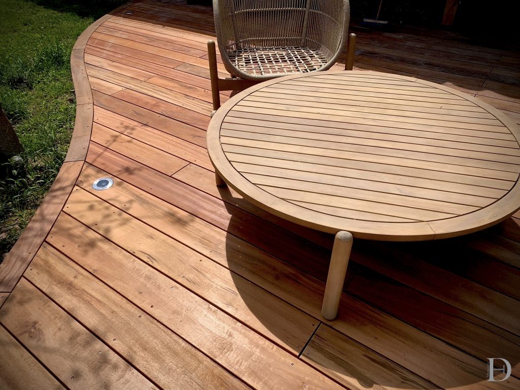 Menuiserie-extérieure-bois-Miuracatiara-terrasse-Fleur-de-vie