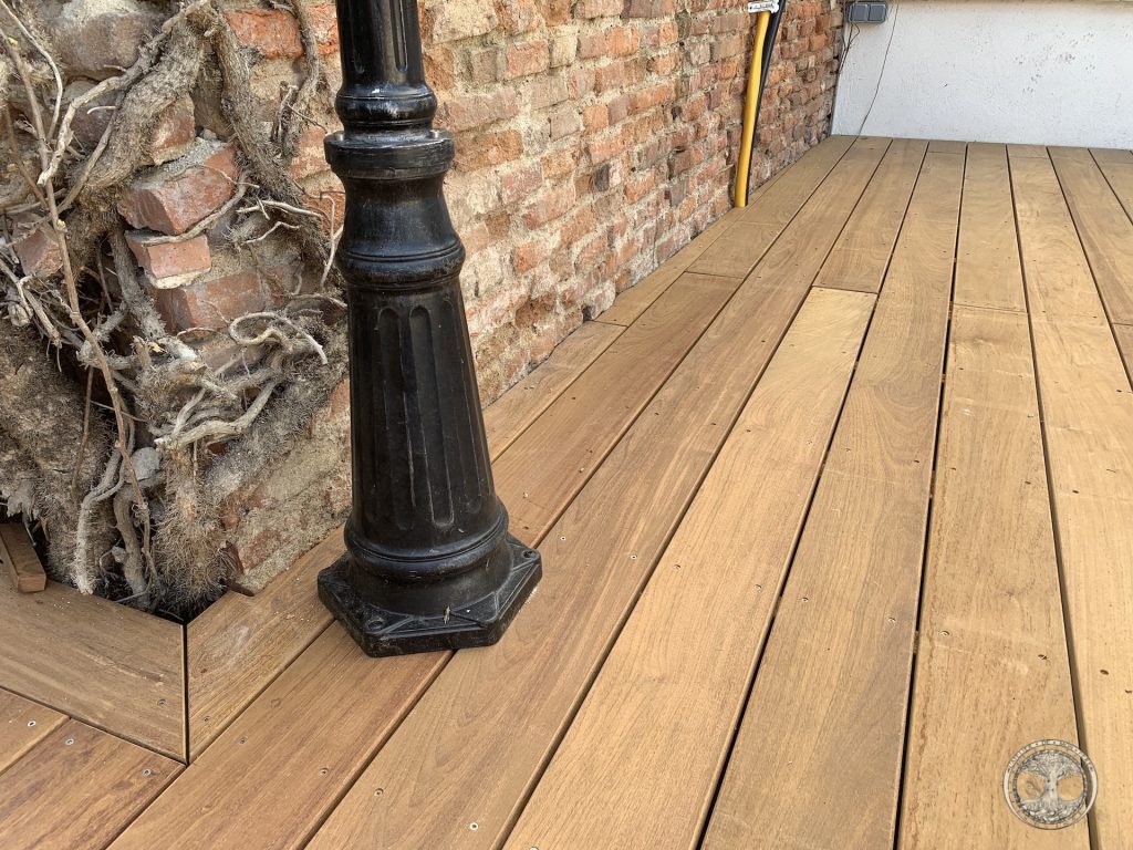 Menuiserie-extérieure-bois-IPE-terrasse-piscine