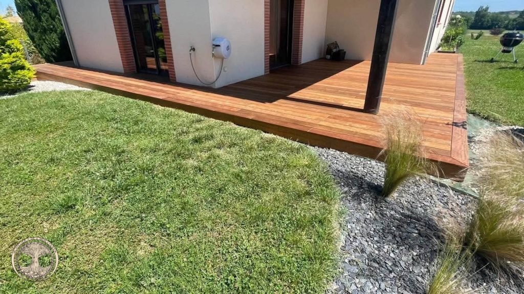 Menuiserie-extérieure-bois-itauba-terrasse-marches