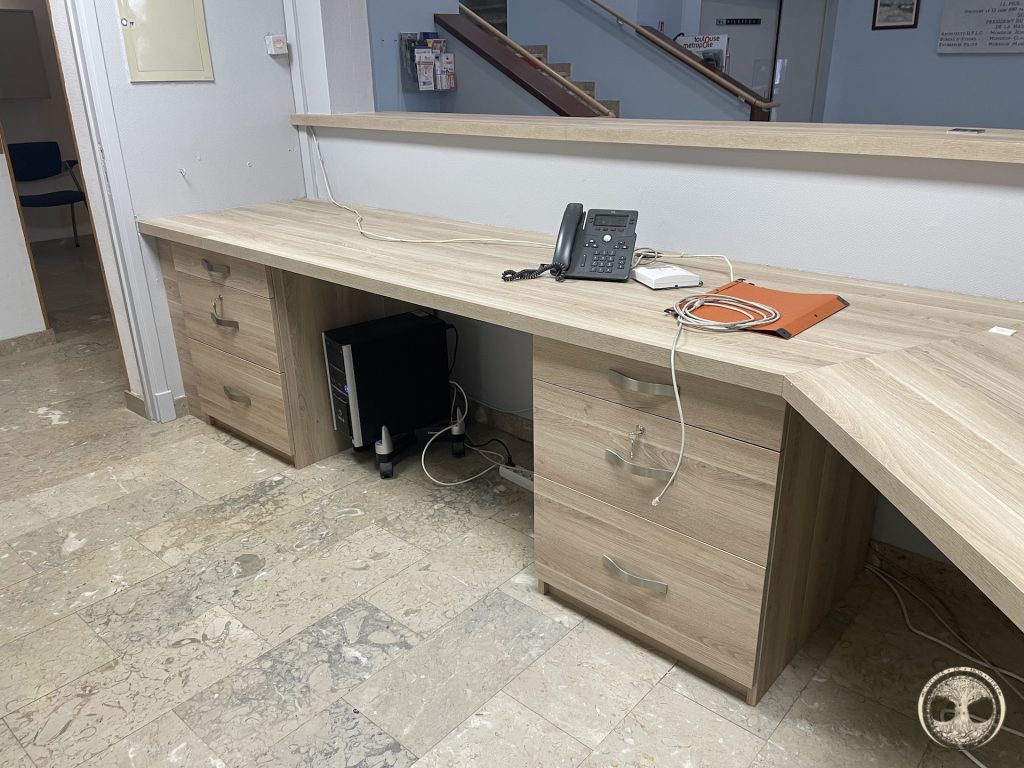 menuiserie-agencement-interieur-aménagement-Mairie-borne-acceuil