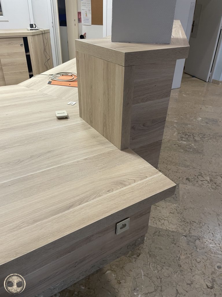 menuiserie-agencement-interieur-aménagement-Mairie-borne-acceuil