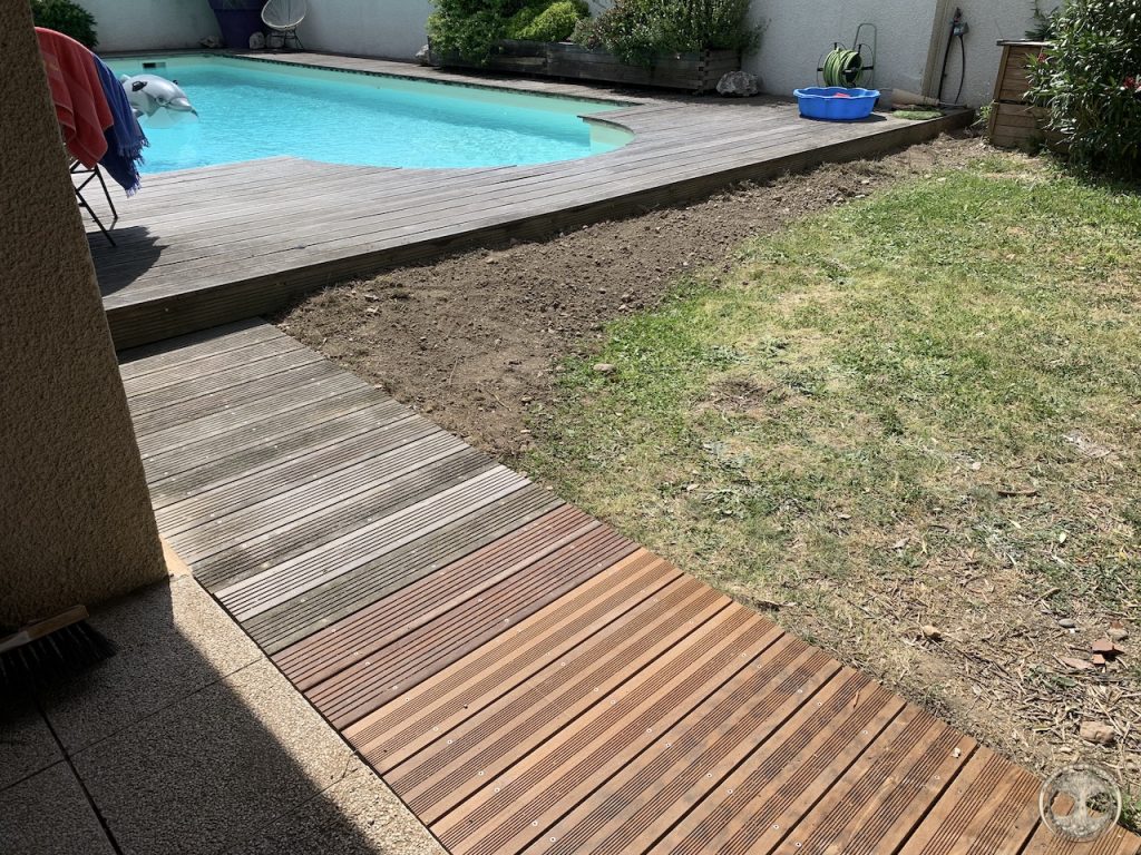 Menuiserie-extérieure-bois-Itauba-terrasse-piscine