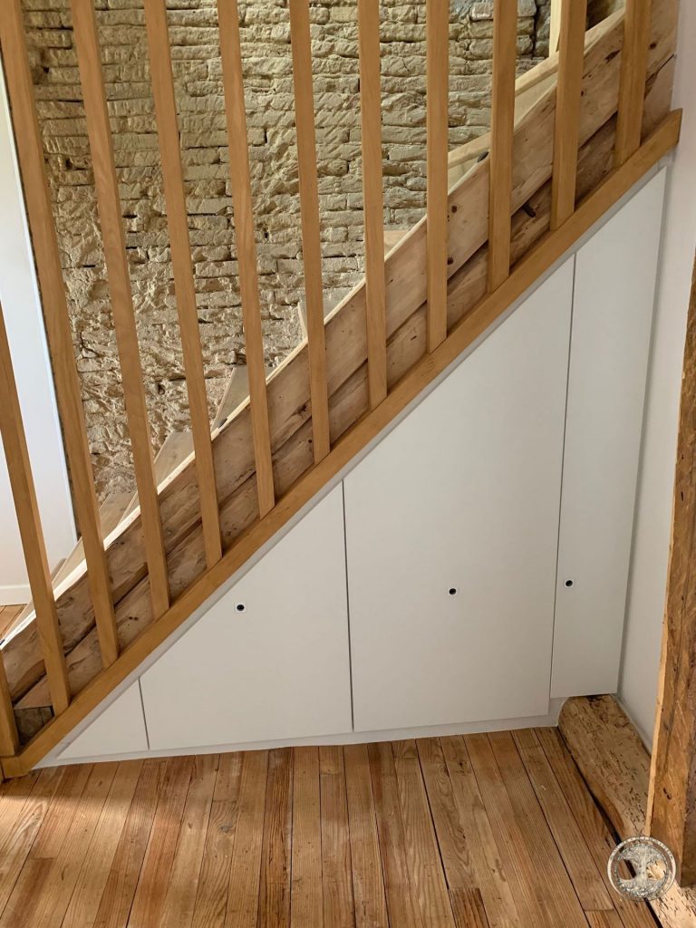 menuiserie-agencement-interieur-aménagement-sous-escalier